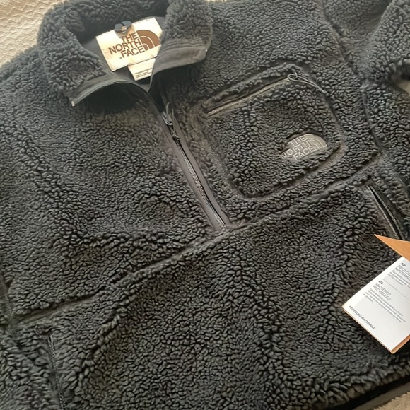 The North Face Women’s Extreme Pile Pullover - Picture 8 of 8